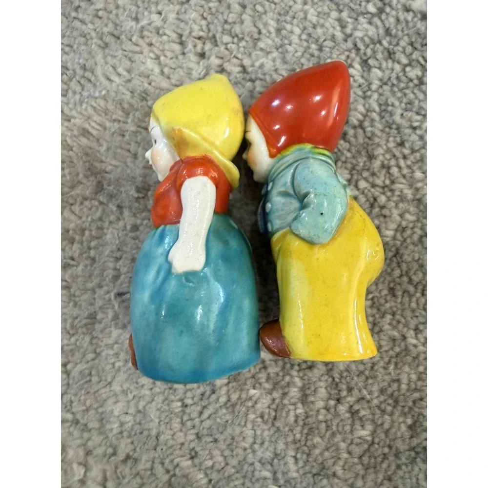 Vintage Ceramic Dutch Boy & Girl Figurine Salt & Pepper Shaker Japan No stoppers